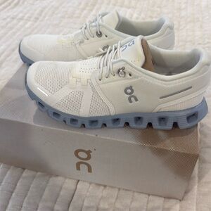 Cloud 5 size US 6.5